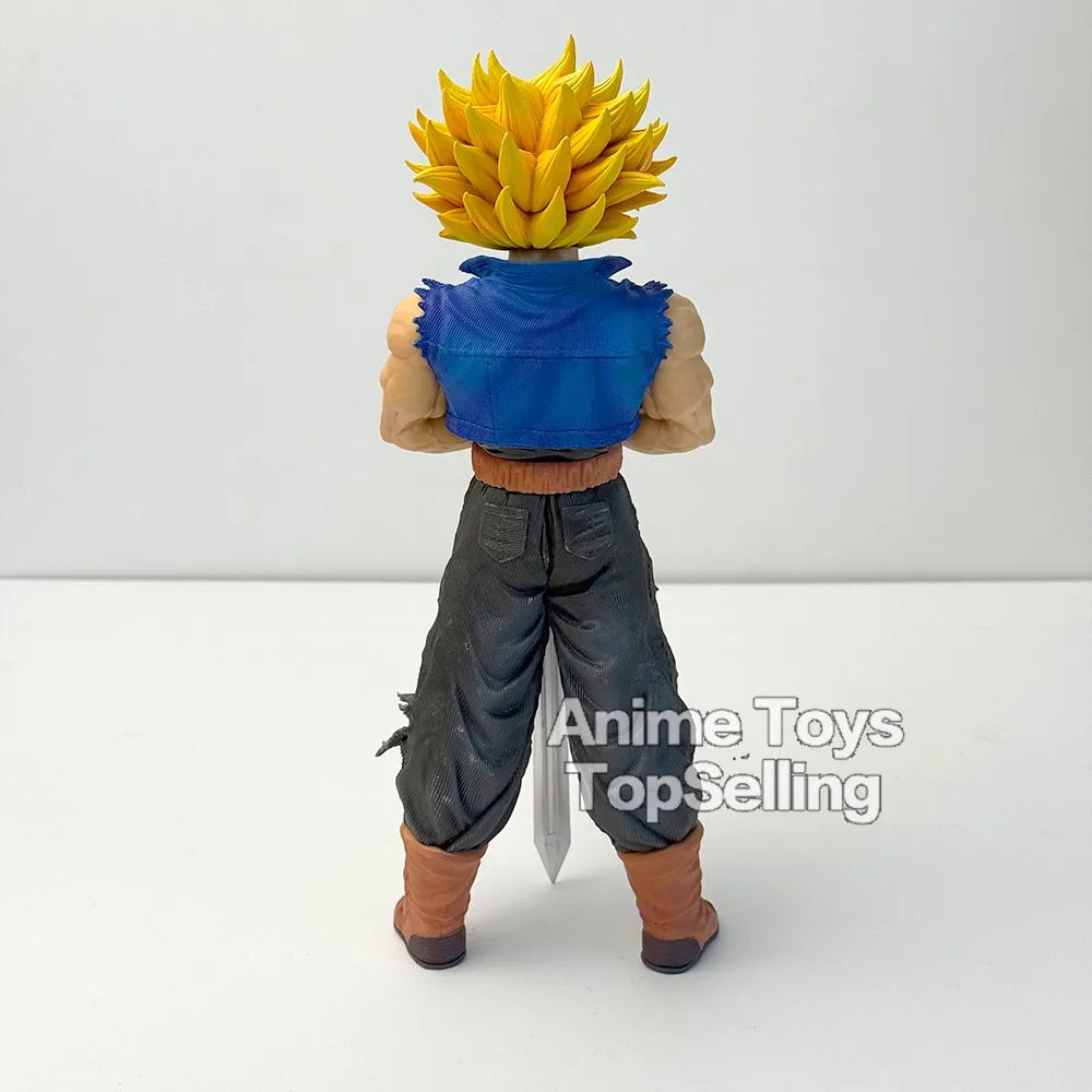 Figurine manga Dragon Ball Z Future Trunks, détail de l'épée emblématique